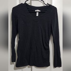 🤰🏽 Black Long Sleeve V-Neck Top